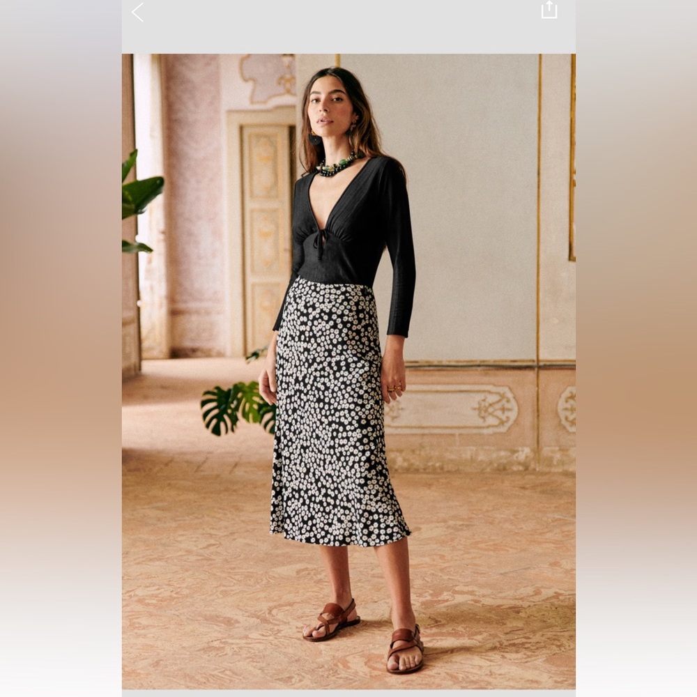 Sézane Sandy skirt in daisy. Size 38 (US 6)